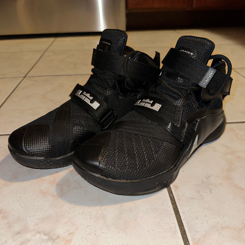 Nike - Lebrons